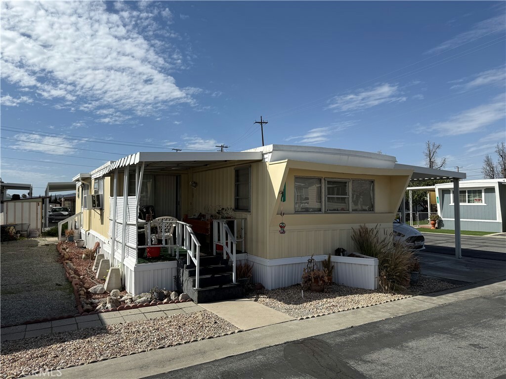 Property Photo: 260 N Lyon Avenue 59 CA 92543
