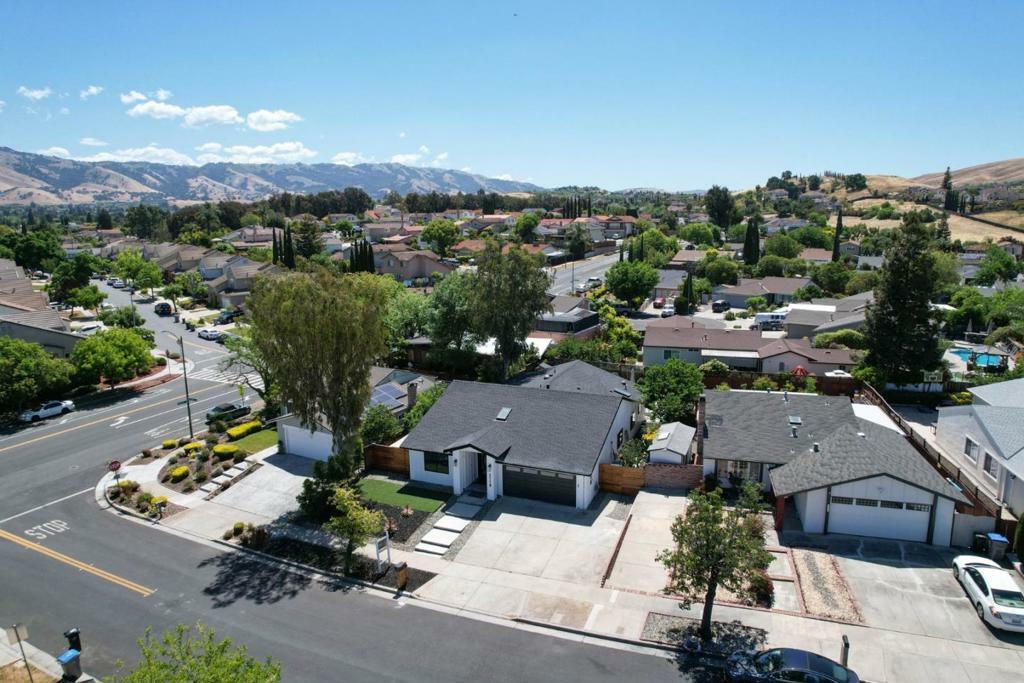 Property Photo: 2178 Toryglen Way CA 95121