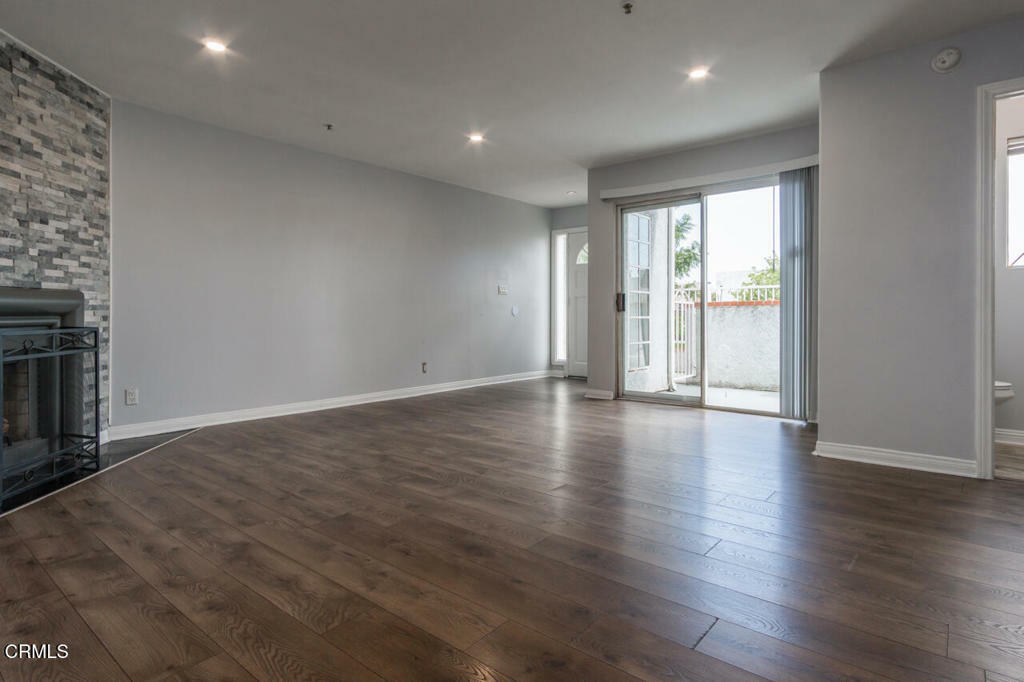 Property Photo: 9216 Tobias Avenue 22 CA 91402