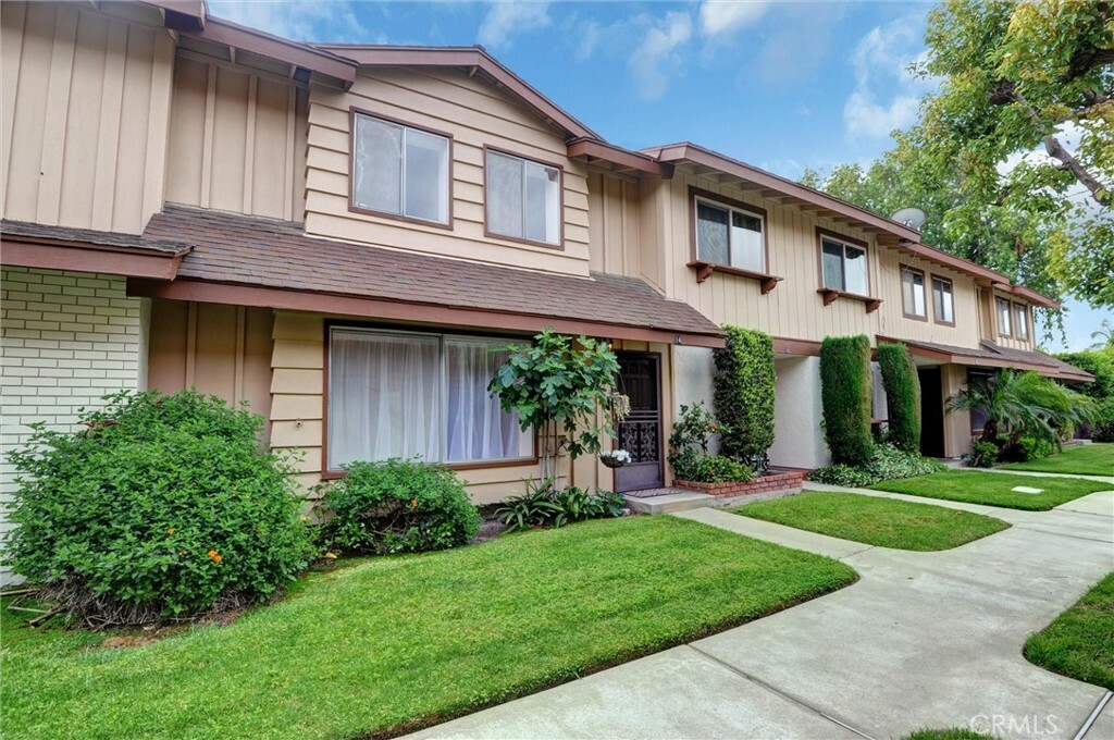 Property Photo:  11000 Woodruff Avenue 14  CA 90241 