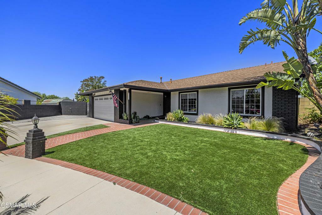 Property Photo:  915 W Marcello Avenue  CA 91320 