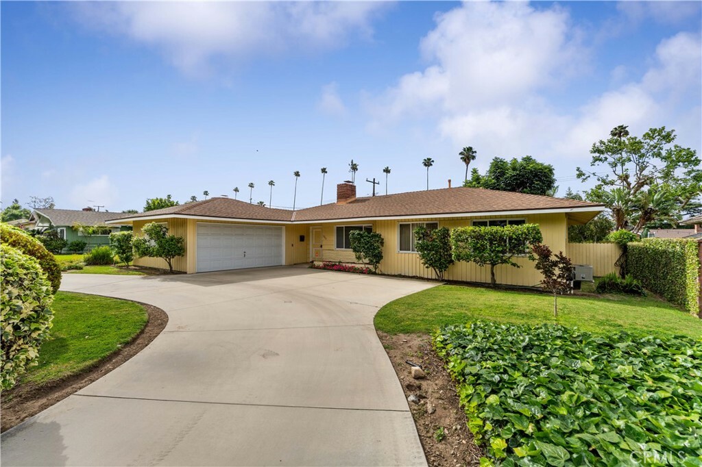 Property Photo:  926 E Dalton Avenue  CA 91741 