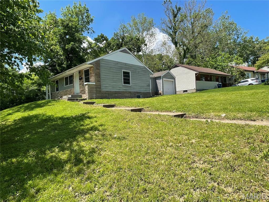 Property Photo: 115 Spring Garden Drive MO 63137