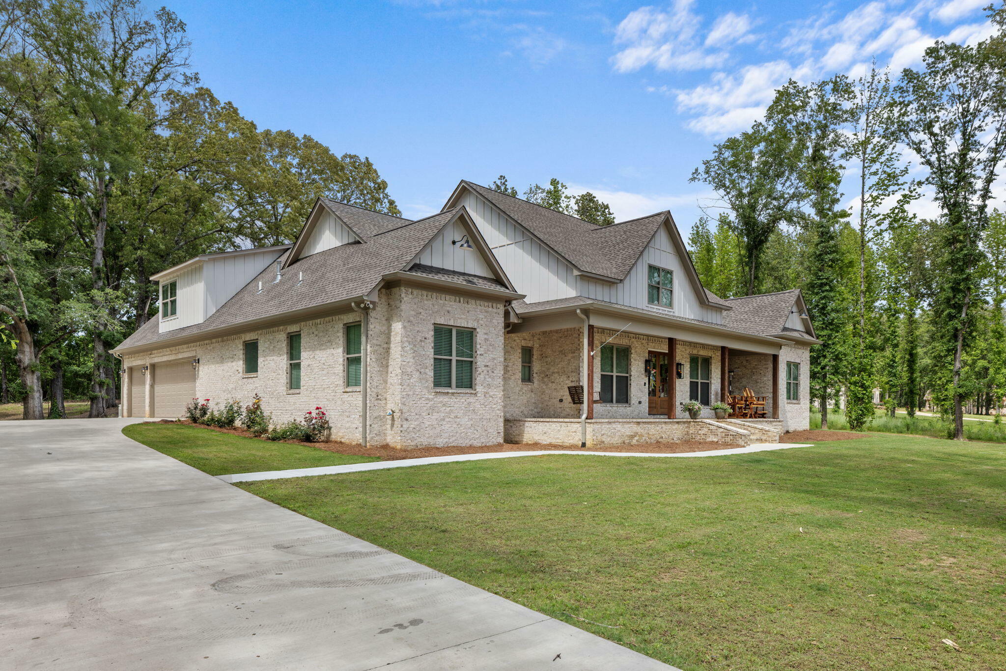 Property Photo: 142 Ridge Oak Lane MS 38866