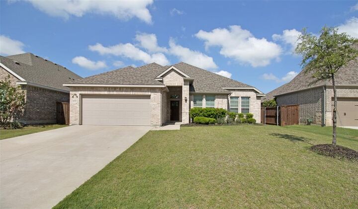 Property Photo:  2033 Eagle Boulevard  TX 76052 