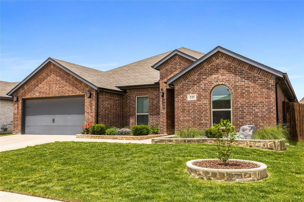 Property Photo: 232 Cattlemans Trail TX 76131
