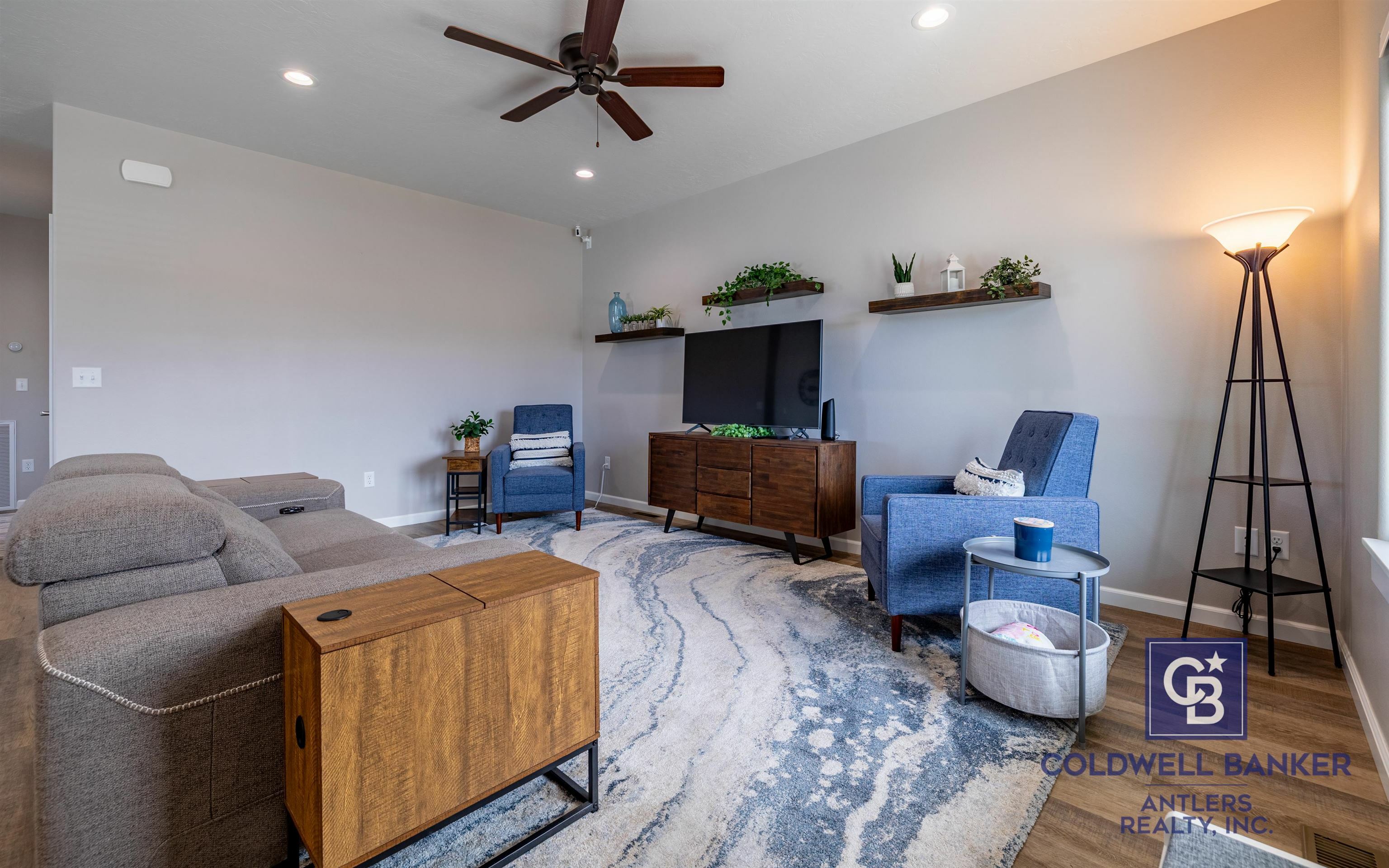 Property Photo: 619 Go Around Loop WY 82414