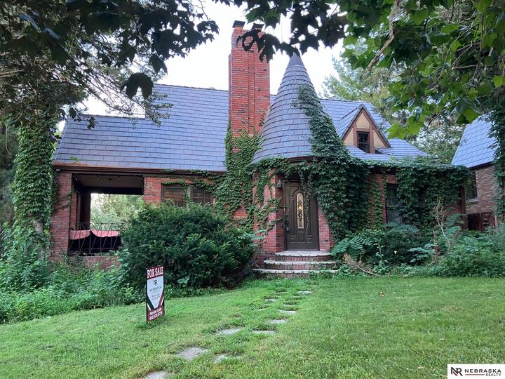 Property Photo:  1519 N Happy Hollow Boulevard  NE 68104 