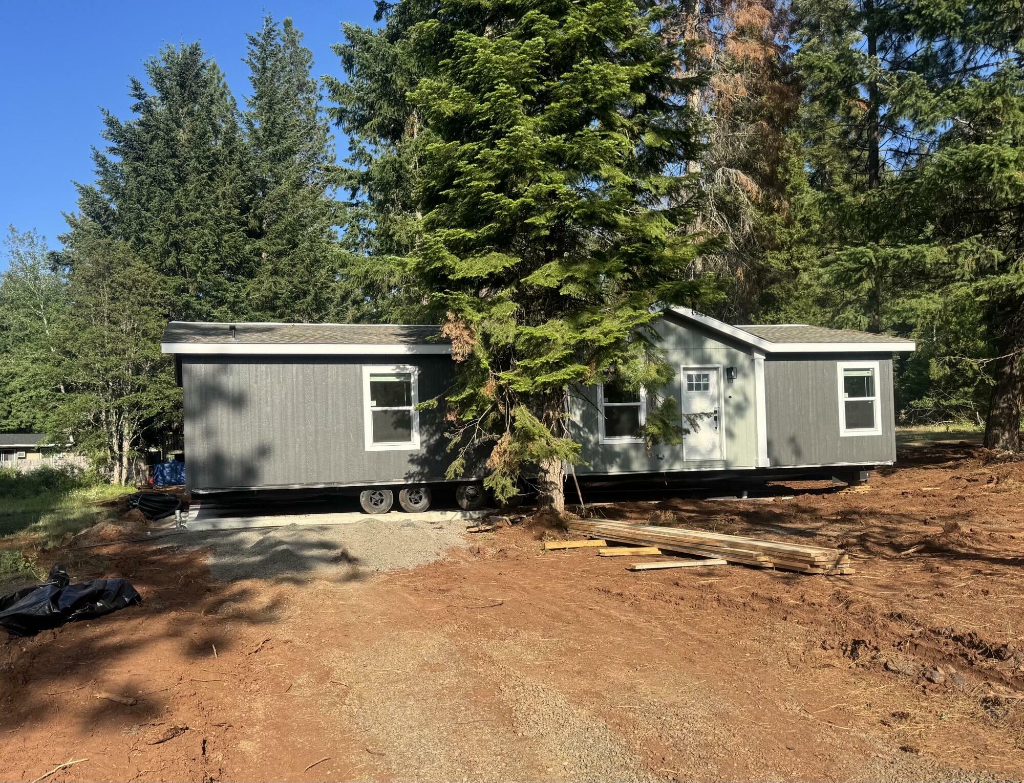 Property Photo: 855 Redwood Avenue OR 97522