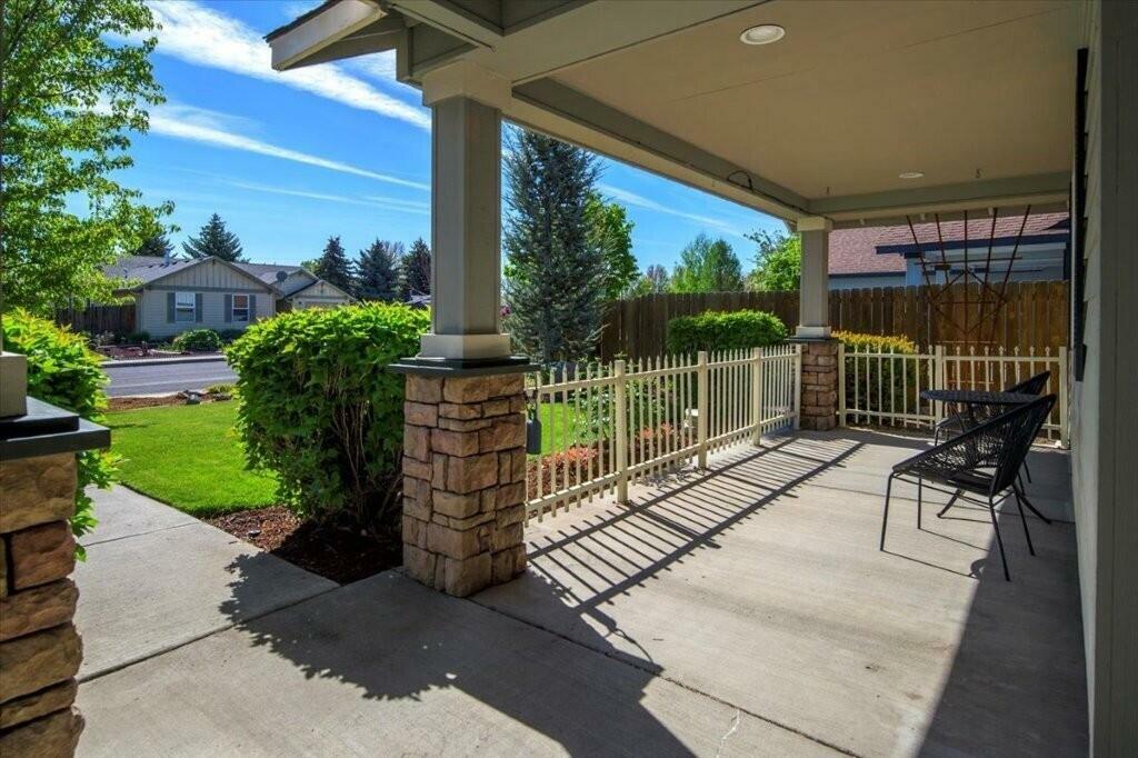 Property Photo: 2053 NW 19th Place OR 97756