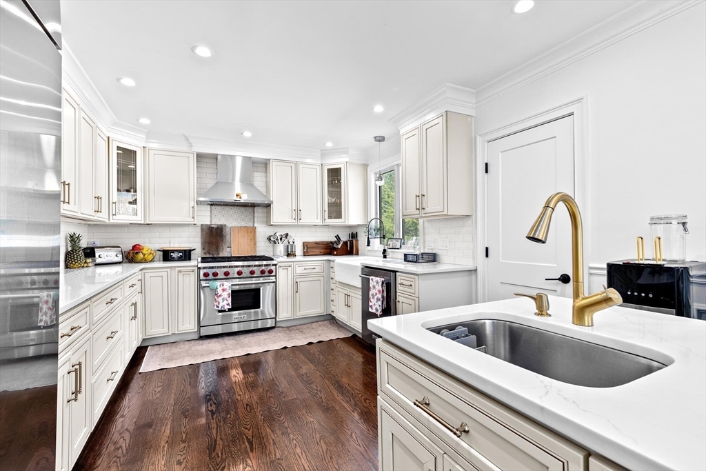 Property Photo:  110 Redwood Rd  MA 02459 