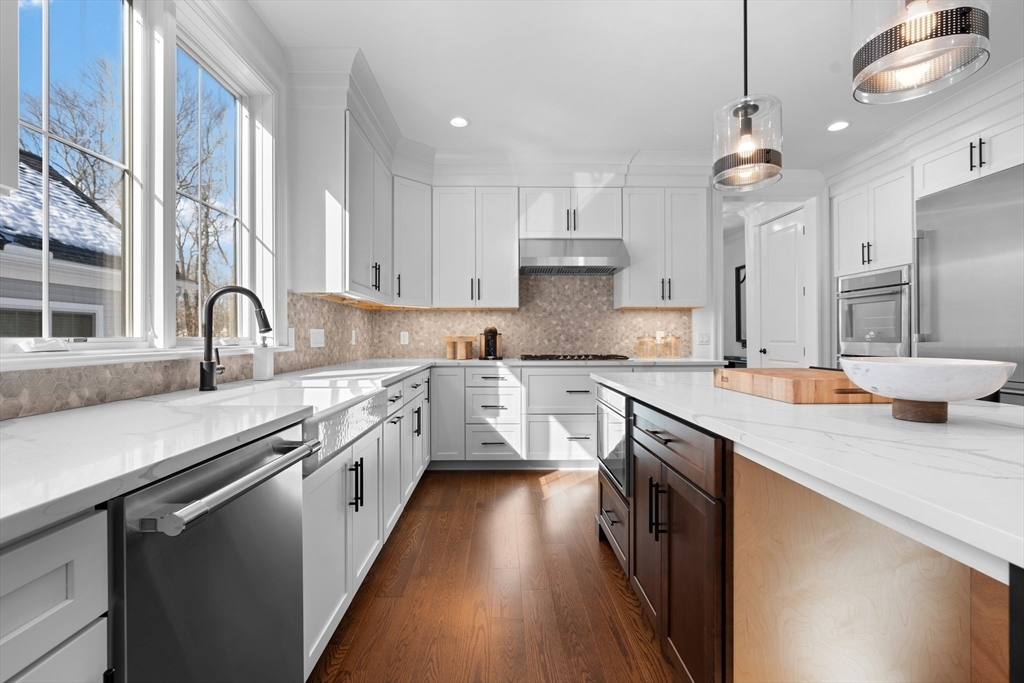 Property Photo: 4 Pioneer Rd 4 MA 01701