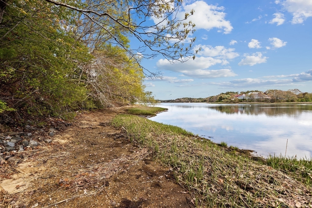 Property Photo: 10 Quamhassett Road MA 02532