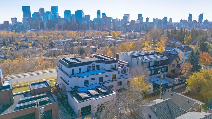 Property Photo:  732 Crescent Road NW  AB T2M 4A6 