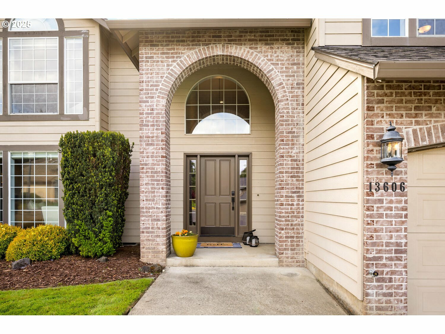 Property Photo: 13606 NW 45th Ct WA 98685