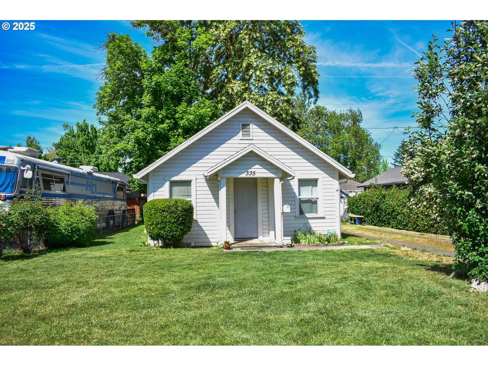 Property Photo:  335 Marie St  OR 97504 