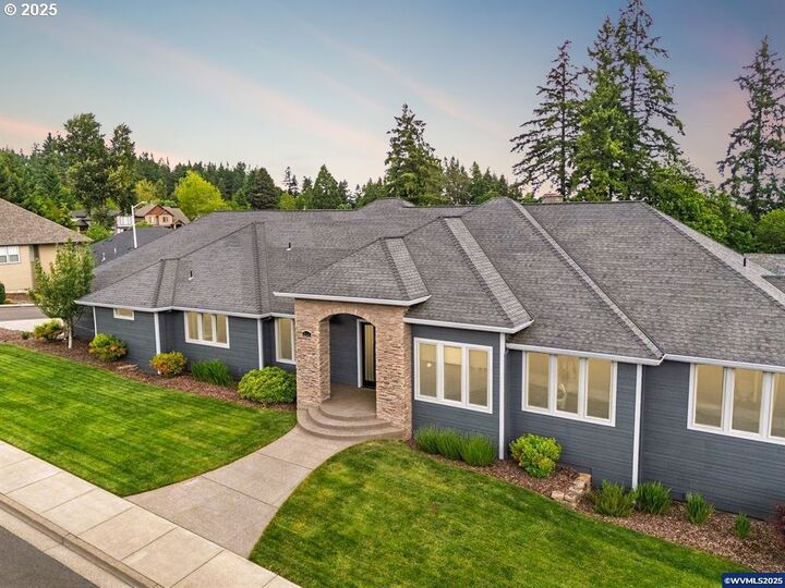 Property Photo: 2111 Celeen Ave OR 97302