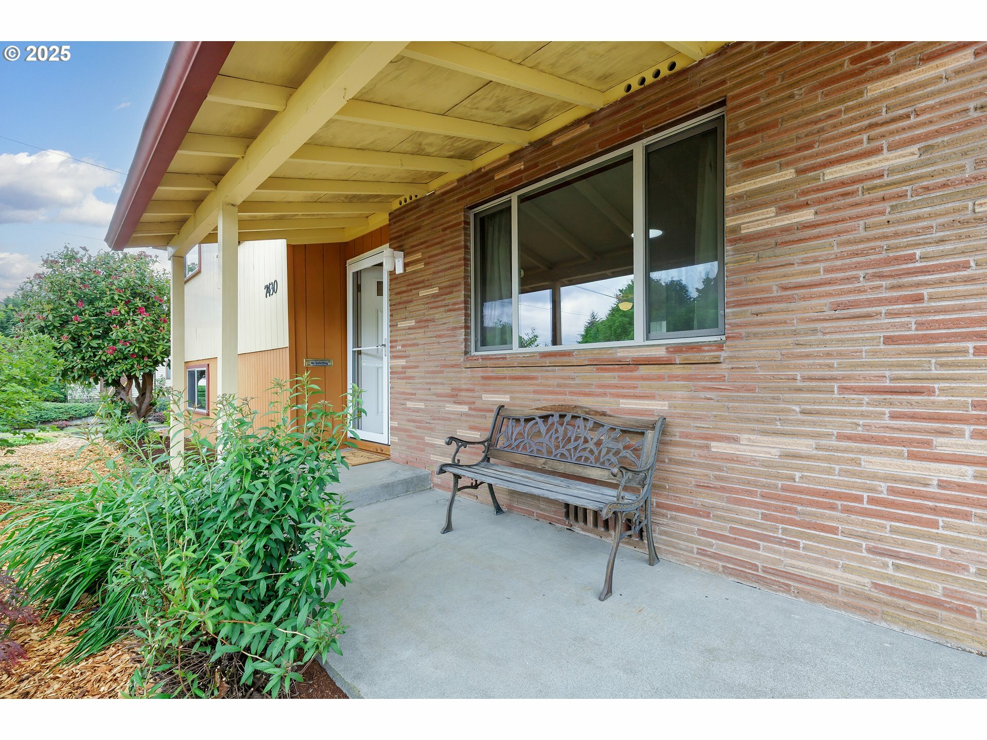 Property Photo: 7430 N Burr Ave OR 97203