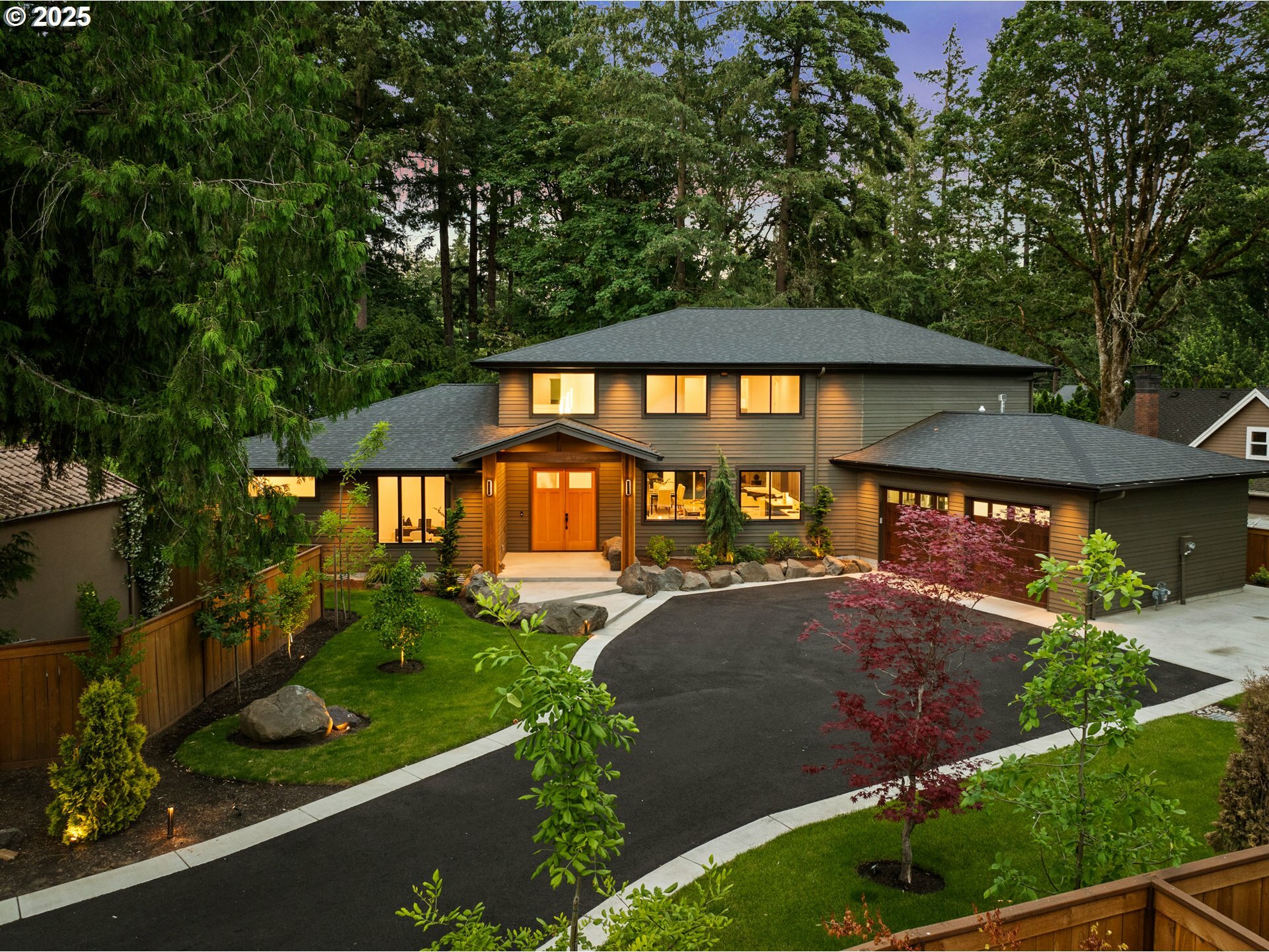Property Photo: 3850 Lake Grove Ave OR 97035