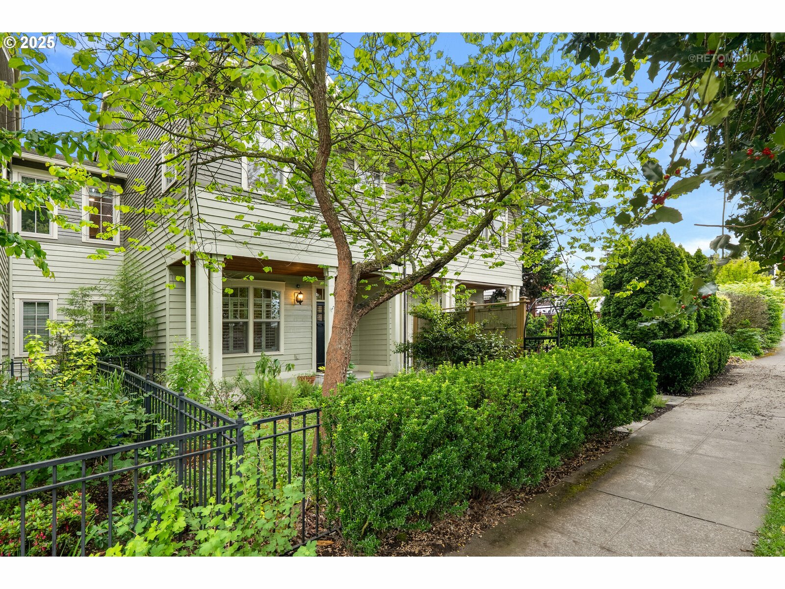 Property Photo: 5912 SE 47th Ave OR 97206