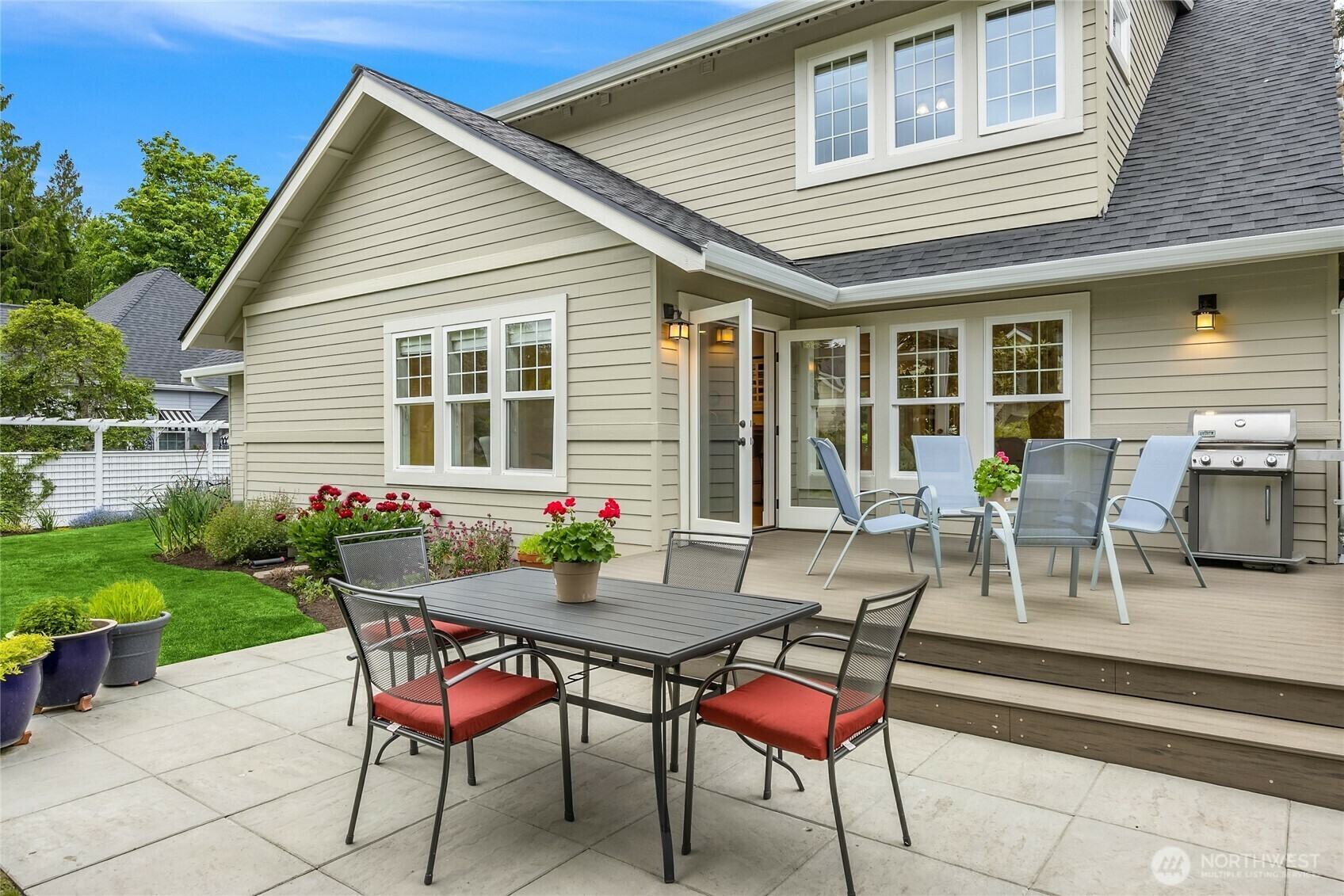 Property Photo: 1241 Cherry Avenue NE WA 98110