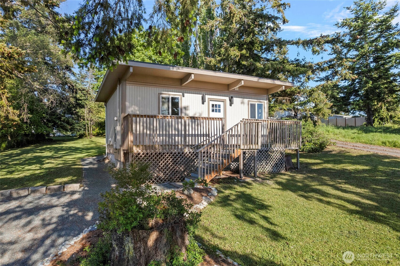 Property Photo:  1008  Shawn Avenue  WA 98277 