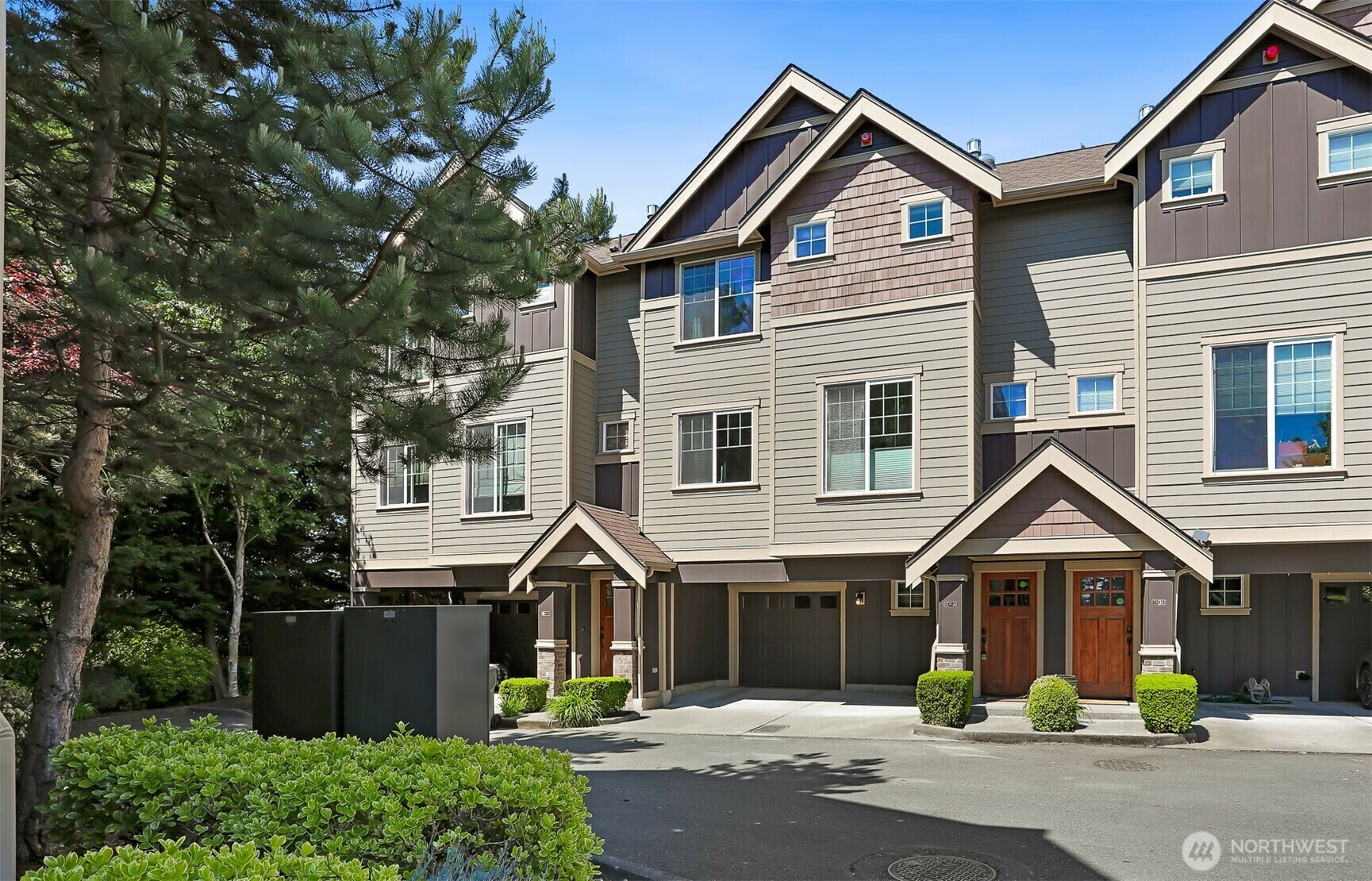Property Photo: 19439 1st Avenue S F2 WA 98148