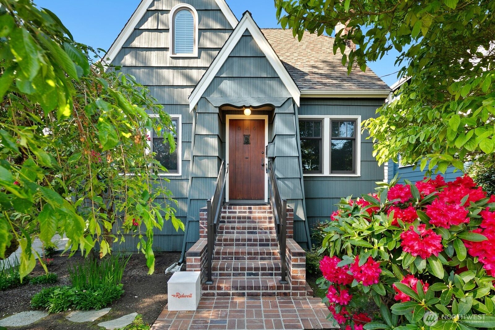 Property Photo: 846 NE 94th Street WA 98115