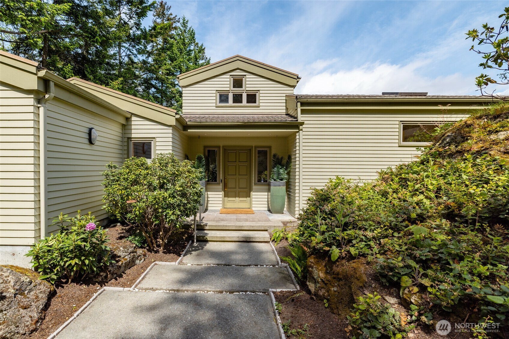 Property Photo: 3 B Eagle'S Nest Drive WA 98257