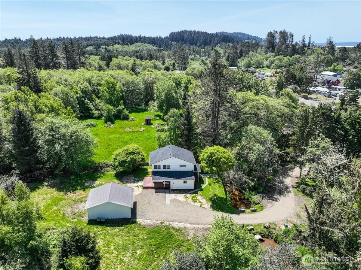 Property Photo: 1405 33rd Street WA 98644