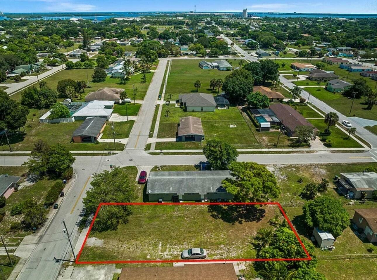 Property Photo: 1903 Avenue N FL 34950