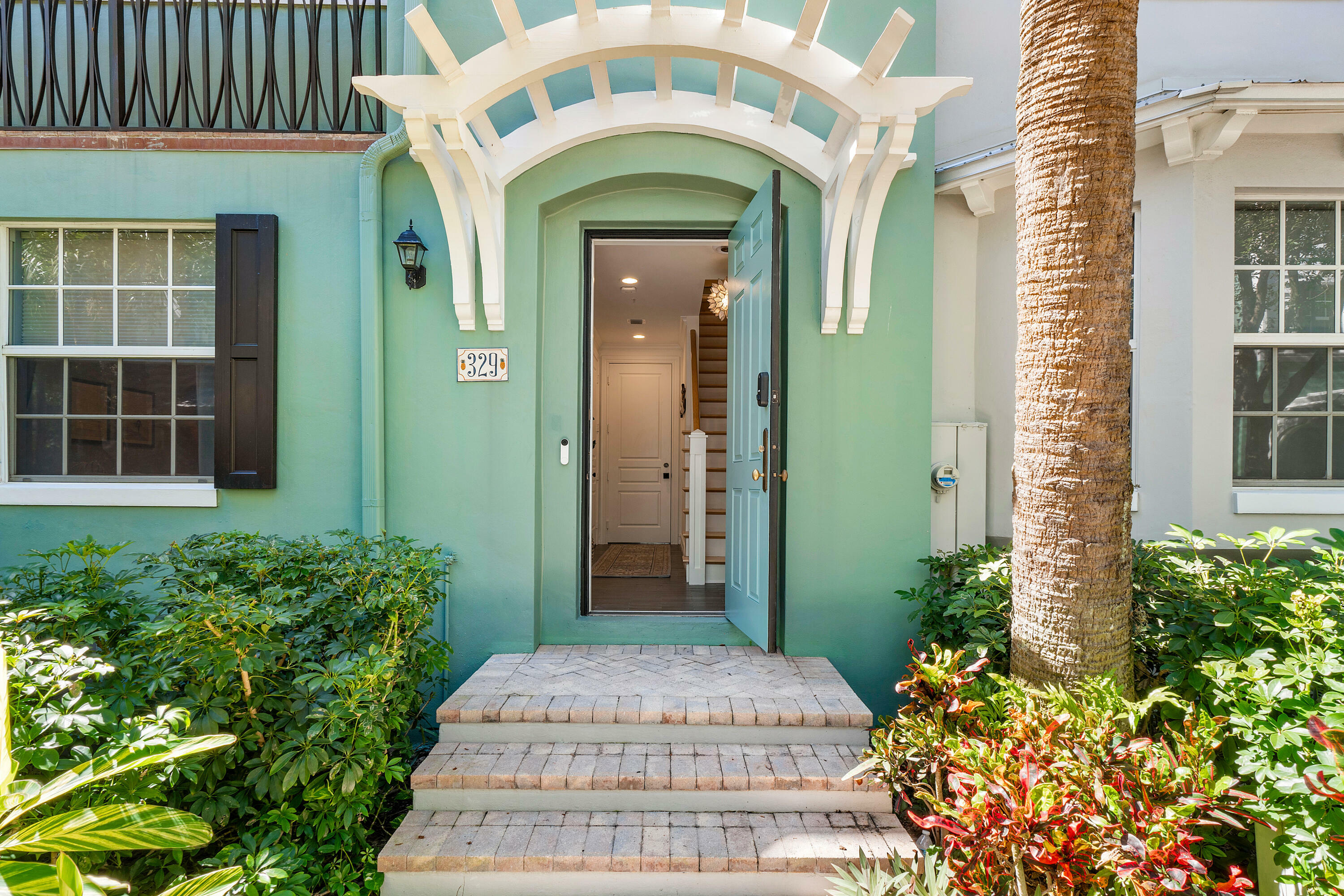 Property Photo: 329 W Mallory Circle FL 33483