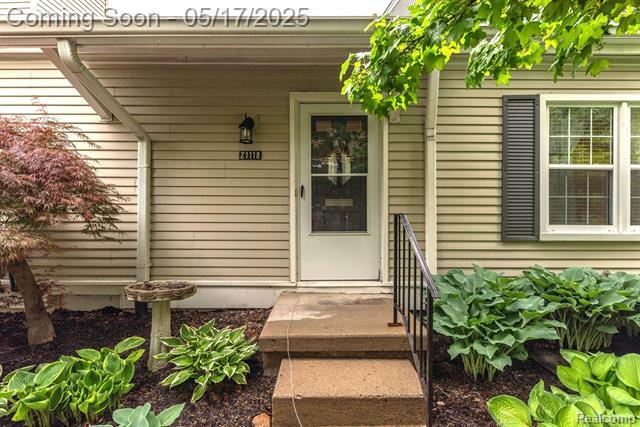 Property Photo: 21118 E Glen Haven Circle MI 48167