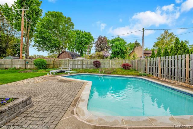Property Photo: 6534 Donnybrook Drive MI 48316