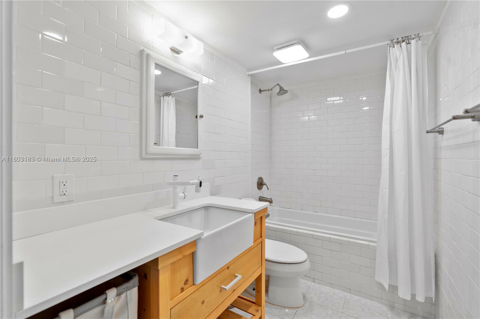 Property Photo: 6886 N Kendall Dr D207 FL 33156