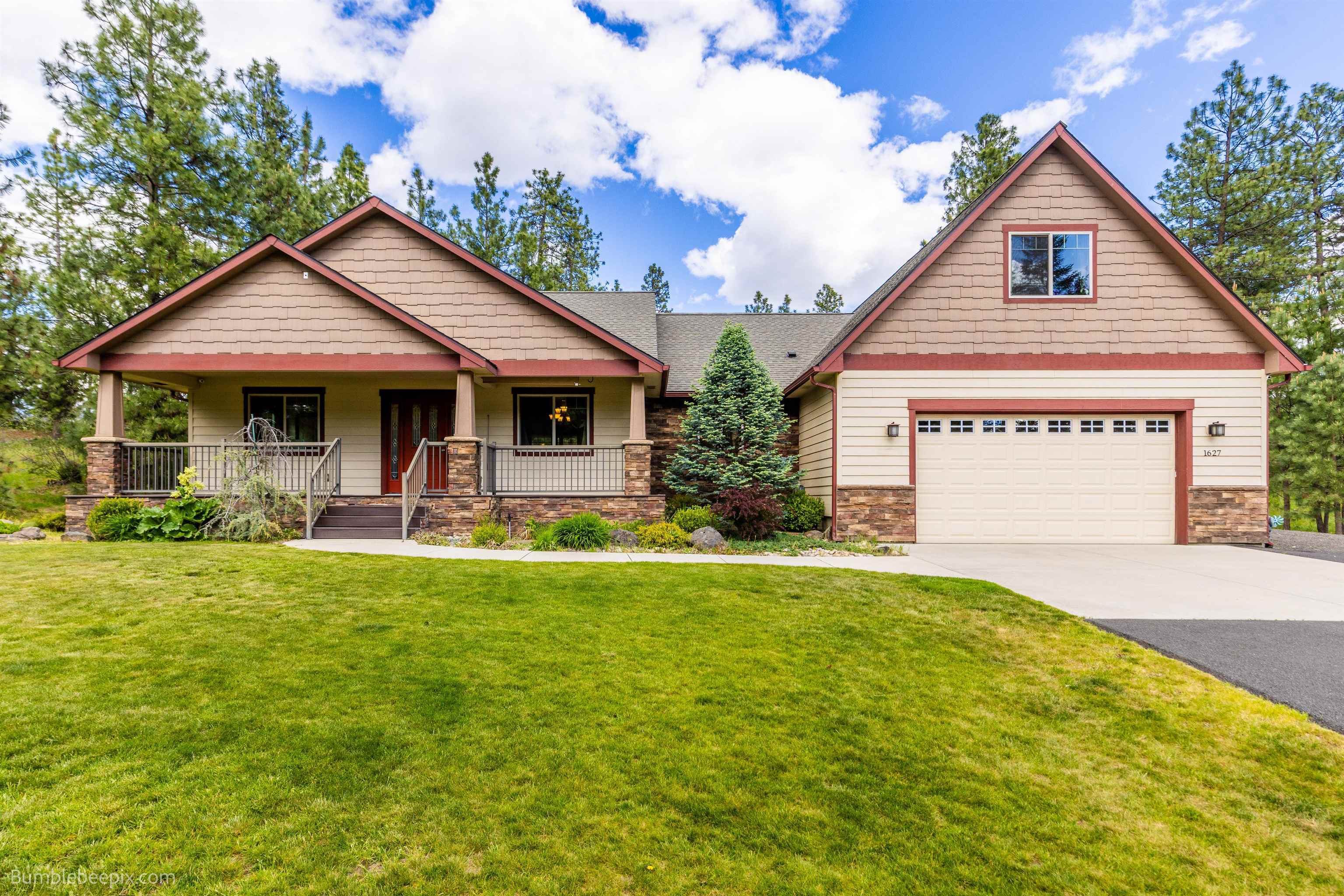 Property Photo: 1627 S Royal St WA 99224