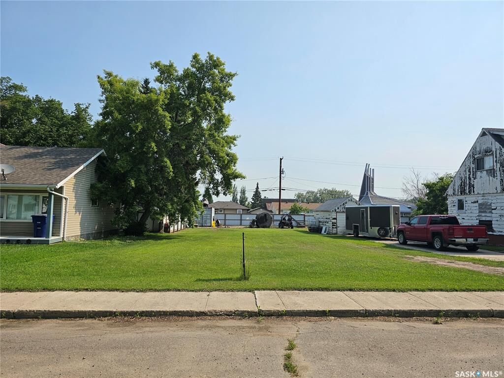 Property Photo:  241 4th Avenue W  SK S0K 4L0 