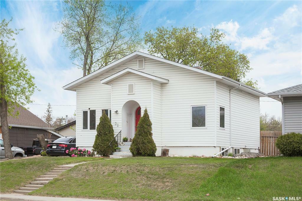 Photo de la propriété: 32 28th Street E SK S6V 1W8