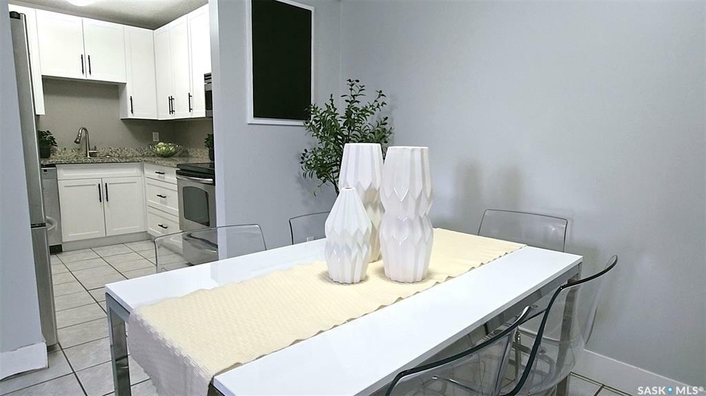 Property Photo: 2410 Louise Street 22 SK S7J 0P2
