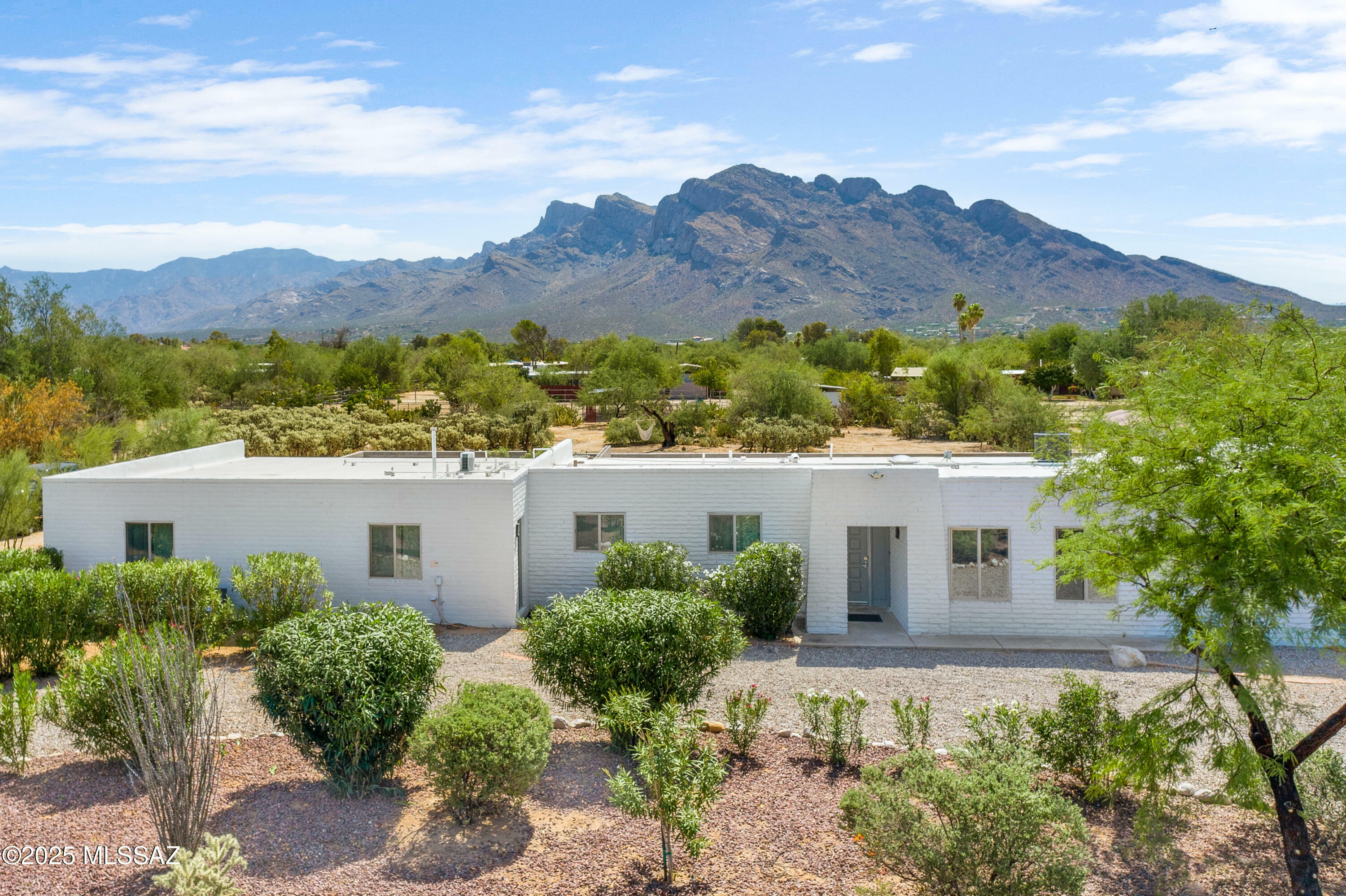 Property Photo: 9302 N Rancho Verde Drive AZ 85704