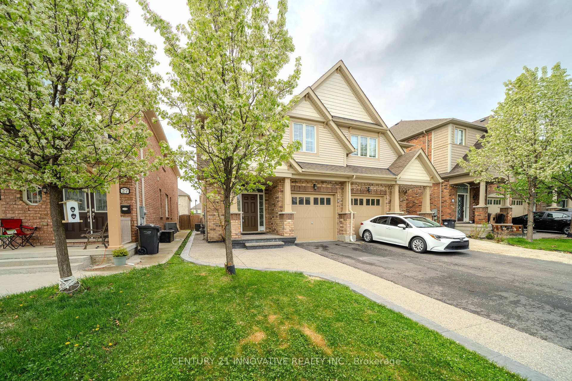 Property Photo: 25 Wellman Crescent ON L7C 3W4