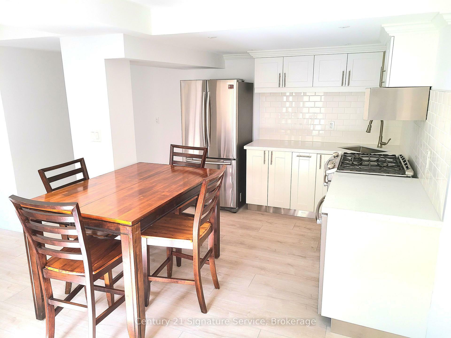 Property Photo: 790 Eaglemount Crescent Bsmt ON L5C 1N9