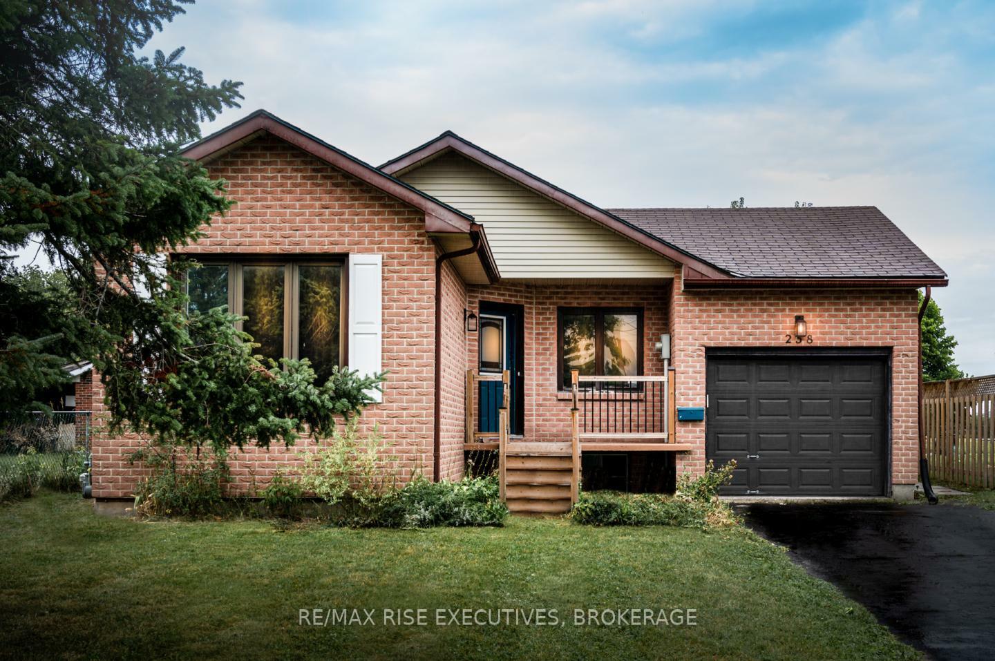 Property Photo: 258 Kingscourt Avenue 2 ON K7K 6C9