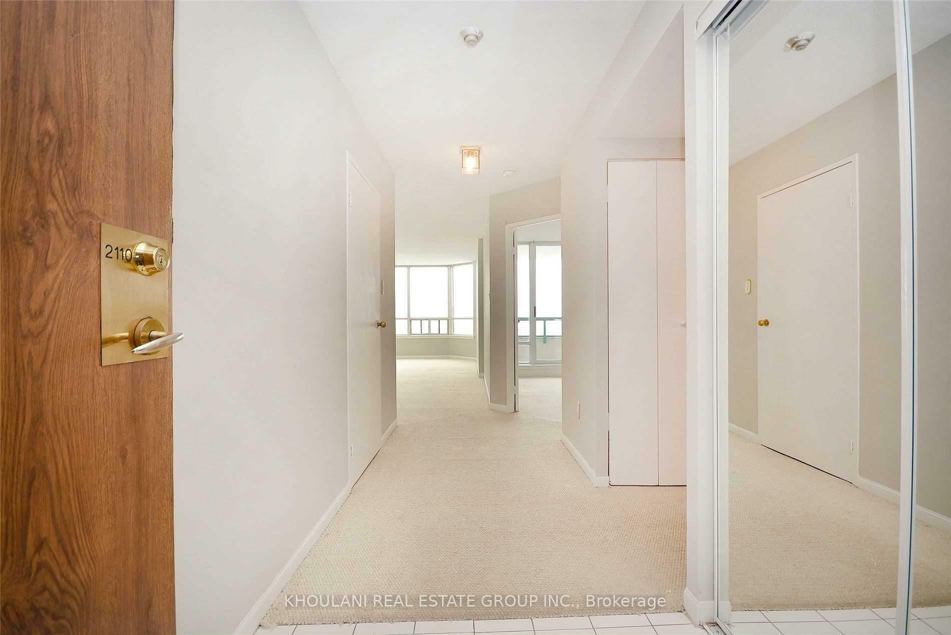 Property Photo: 550 Webb Drive 2110 ON L5B 3Y4
