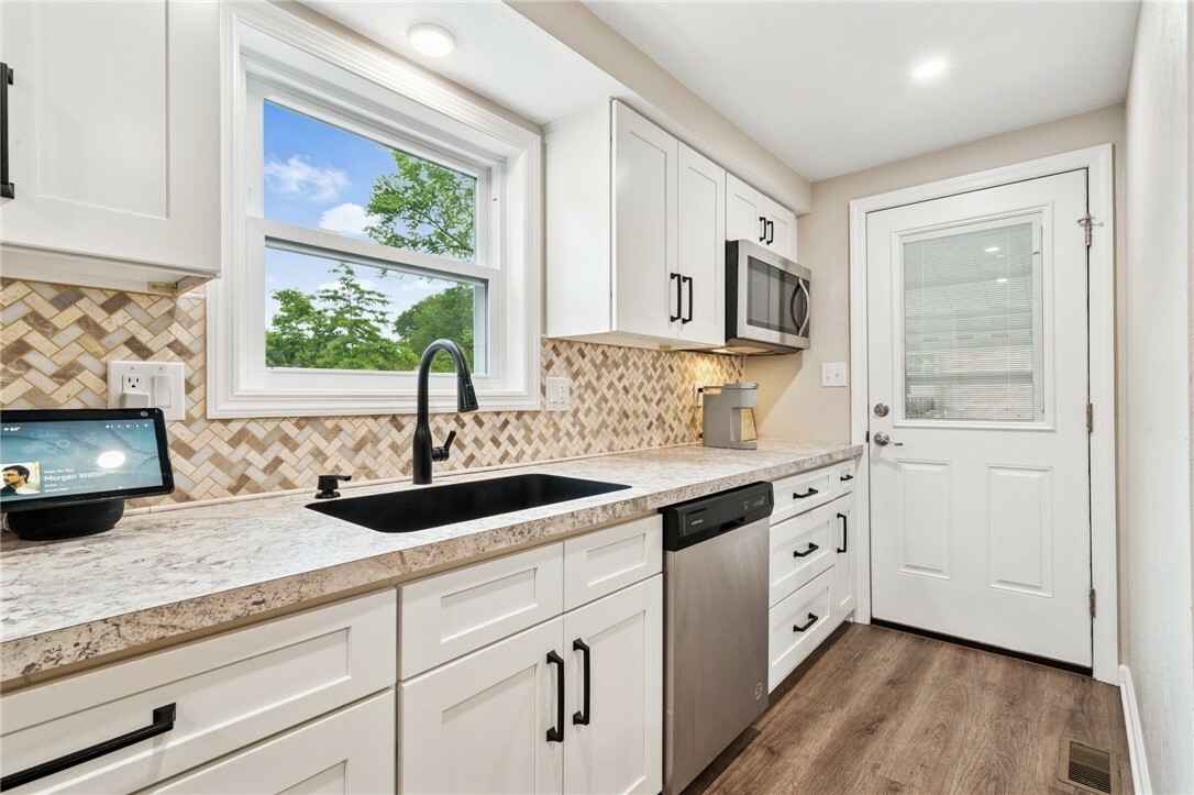 Property Photo: 398 Holiday Park Dr PA 15239