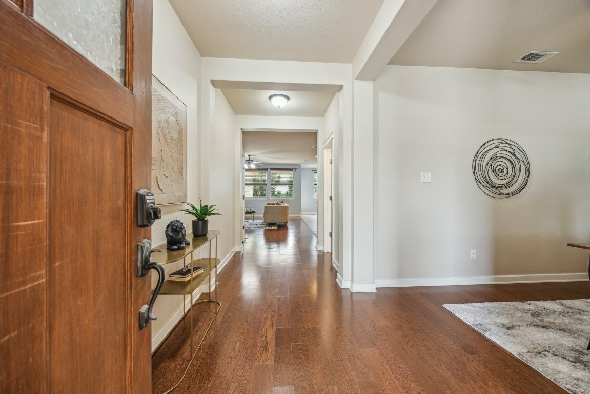 Property Photo: 323 S Rosemary Hollow TX 78610