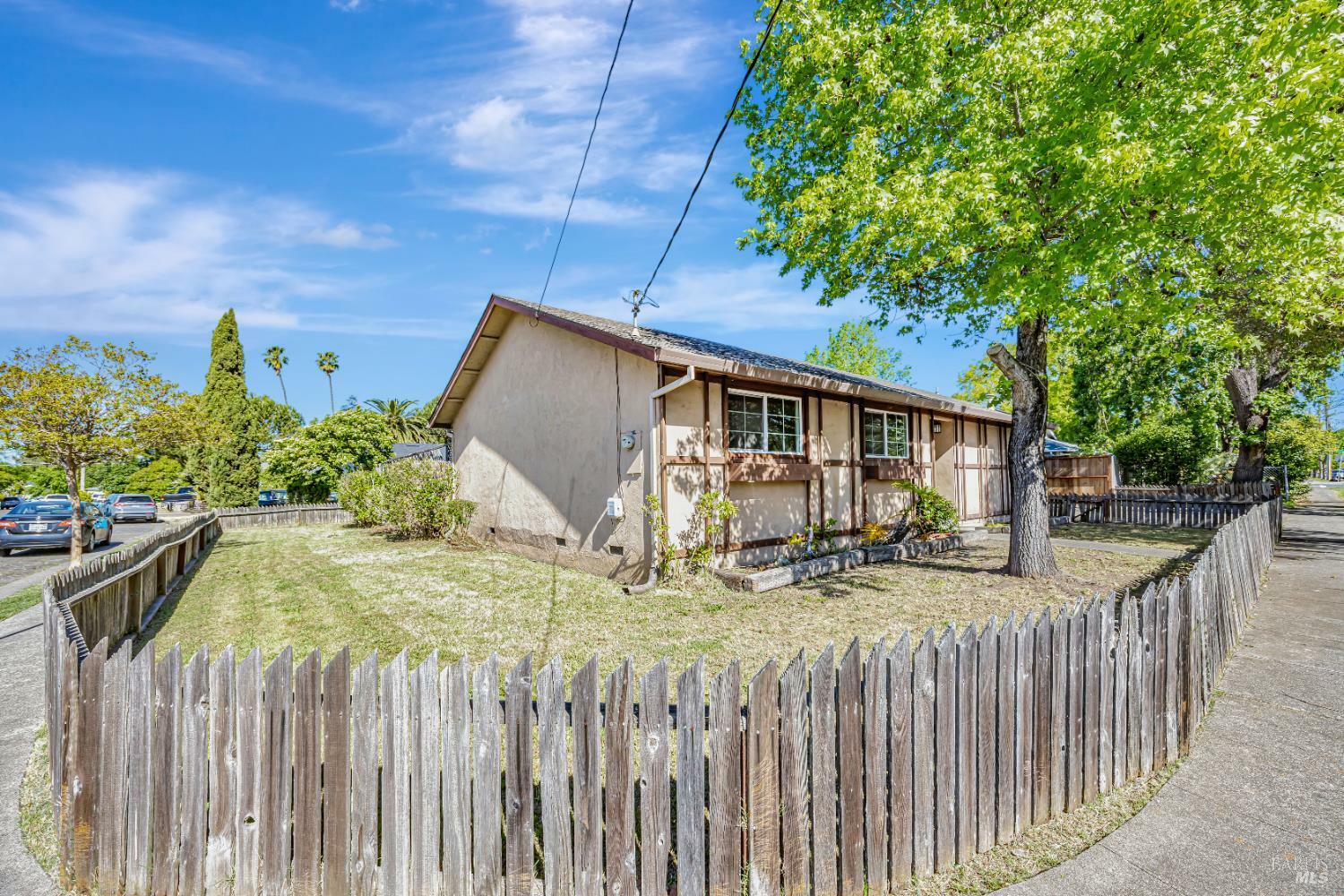 Property Photo: 2711 Iroquois Street CA 95403