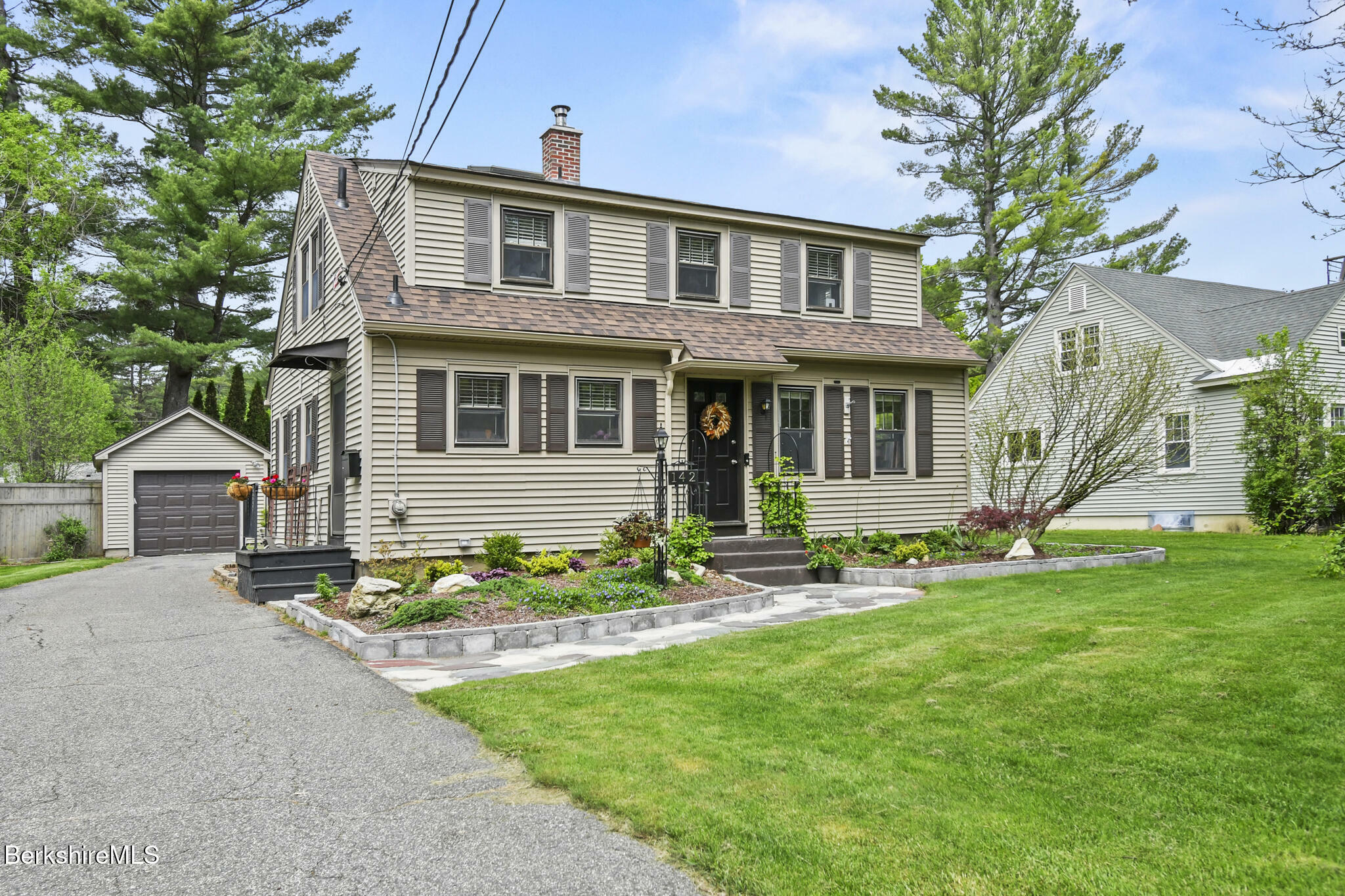 Property Photo: 142 Jason St MA 01201
