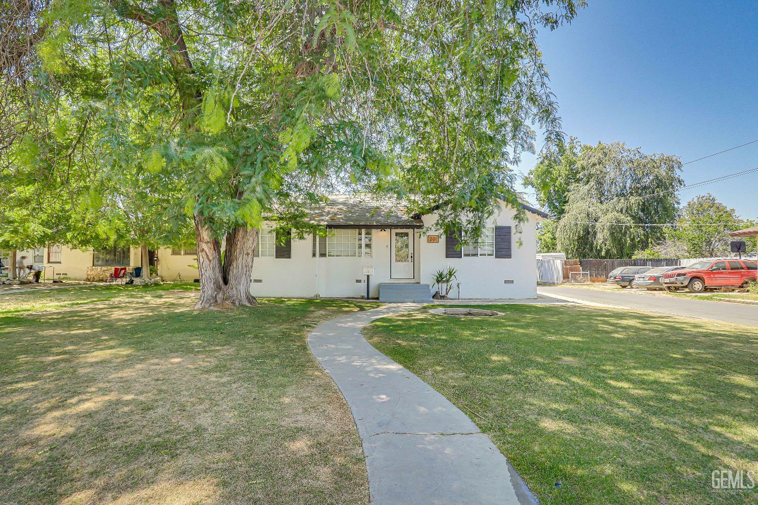 Property Photo: 201 Cedar Street CA 93304