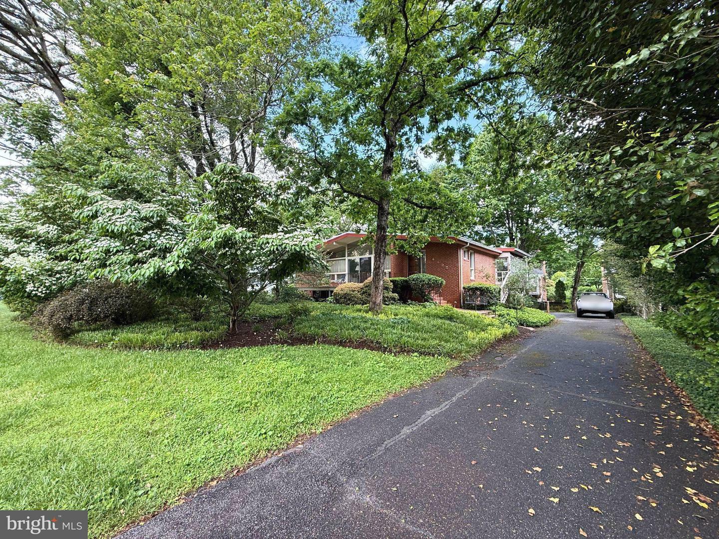 Property Photo: 6802 Nesbitt Place VA 22101